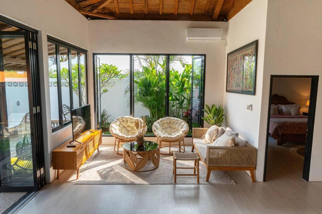 Berawa Canggu Stylish Joglo 3 Bedrooms Private Villa With Private Pool Exterior photo