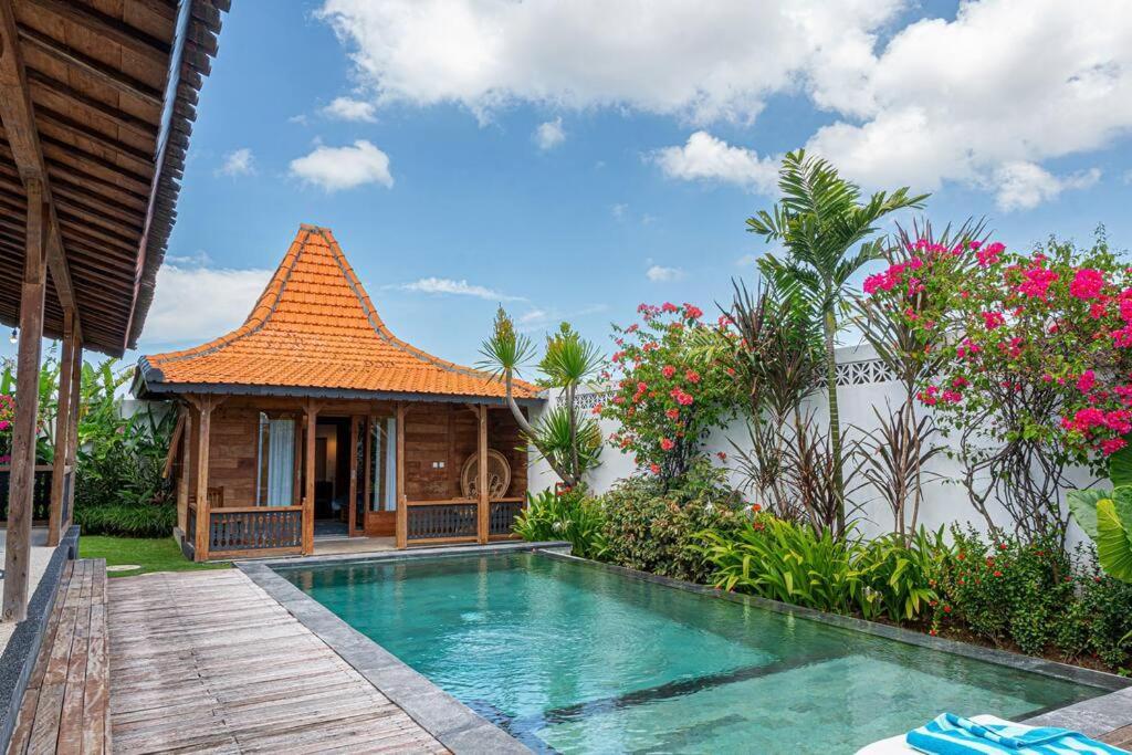 Berawa Canggu Stylish Joglo 3 Bedrooms Private Villa With Private Pool Exterior photo