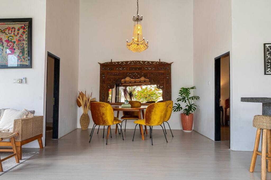 Berawa Canggu Stylish Joglo 3 Bedrooms Private Villa With Private Pool Exterior photo