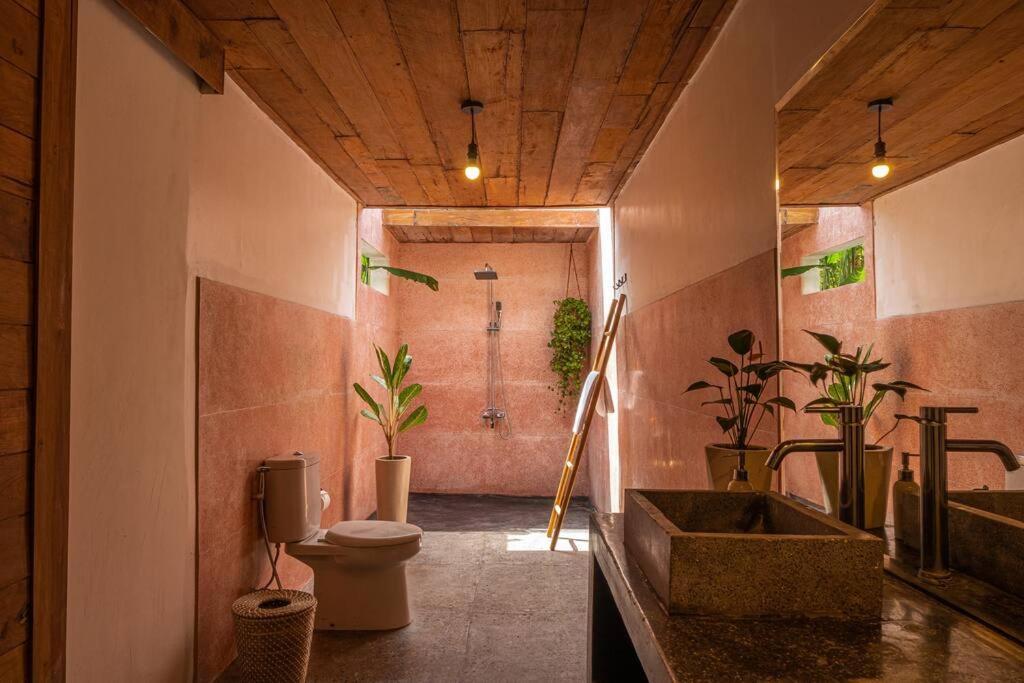 Berawa Canggu Stylish Joglo 3 Bedrooms Private Villa With Private Pool Exterior photo